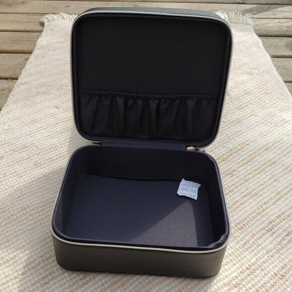 NWT Brouke & Co Leah Travel cosmetic case in black - Picture 5 of 8